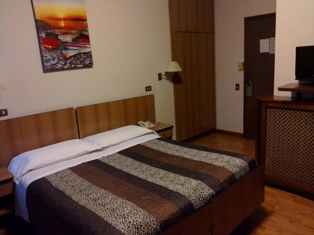 Albergo Astron Brescia 3*,  Italia